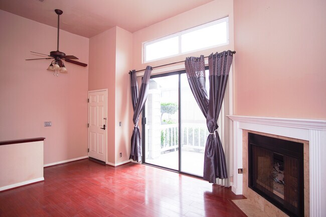Building Photo - 1214 S Mayflower Ave