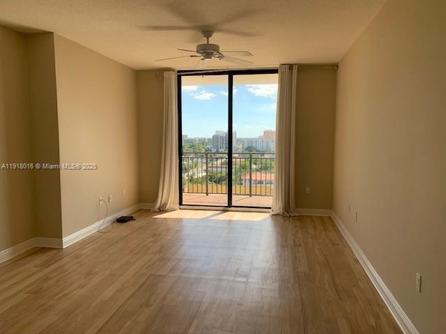 Foto del edificio - 888 Douglas Rd