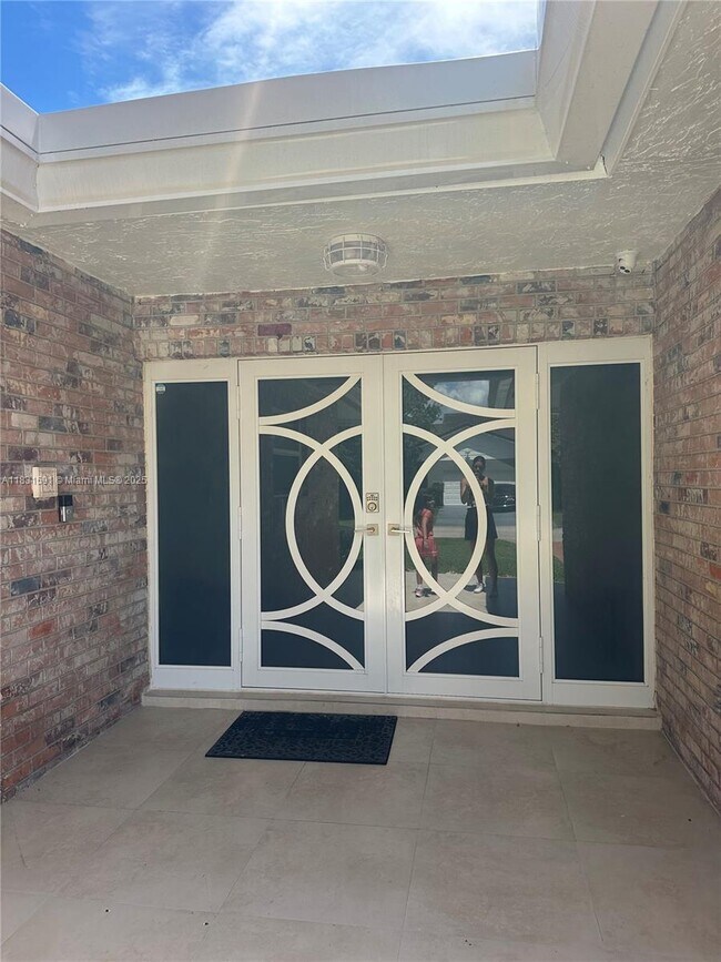 Foto del edificio - 4205 NW 69th Terrace
