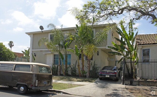 Foto del edificio - 5942 Barton Ave