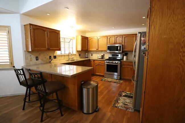 Building Photo - 6577 Mark Twain Dr