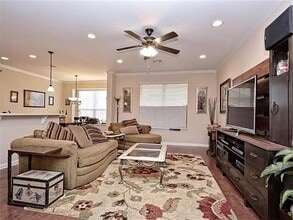 Building Photo - 13400 Briarwick Dr