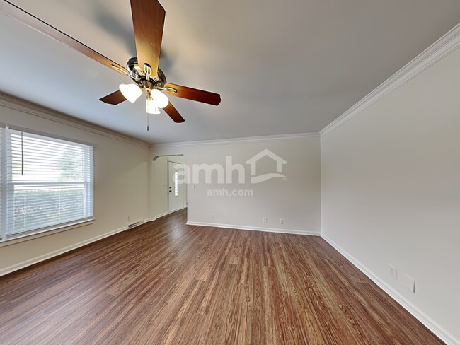 Building Photo - 204 Hardwood Road