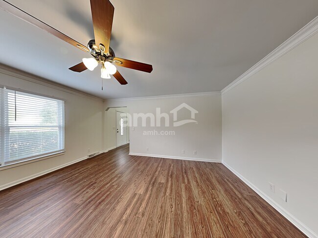 Foto del edificio - 204 Hardwood Road