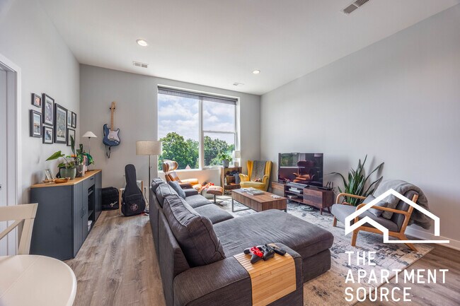 Photo - 2247 W Lawrence Ave Apartment