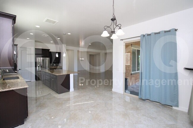 Foto del edificio - 27355 N Silverado Ranch Rd