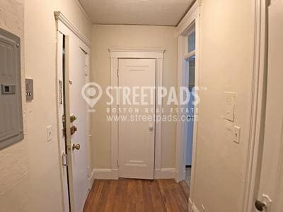 Building Photo - bedroom in Boston MA 02215