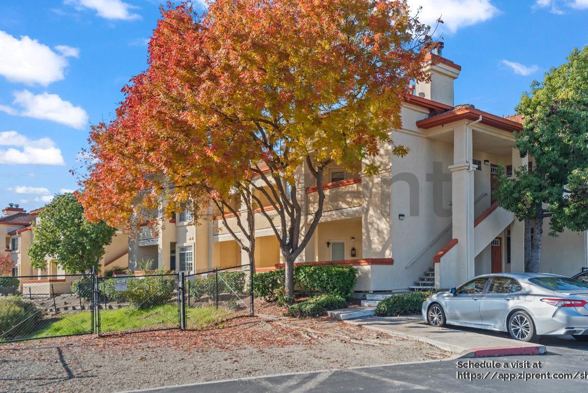 Foto principal - 7054 Dublin Meadows St