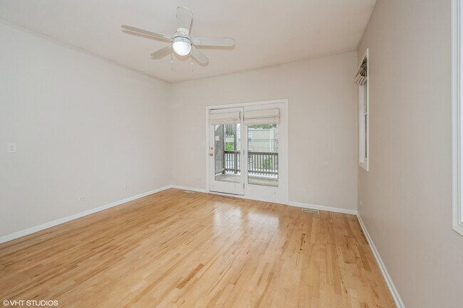 Foto del edificio - 2215 W Augusta Blvd