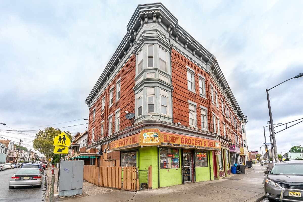 Primary Photo - 561 Ocean Ave