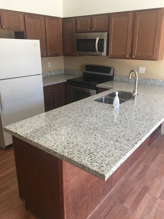Primary Photo - Tempe 3 Bed 2 Bath 85282