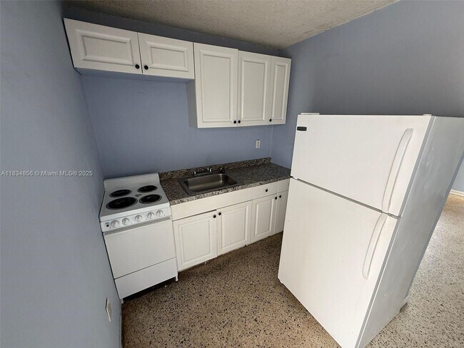Building Photo - 3039 NW 21st Ct