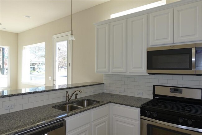 Building Photo - 310 Pedernales St