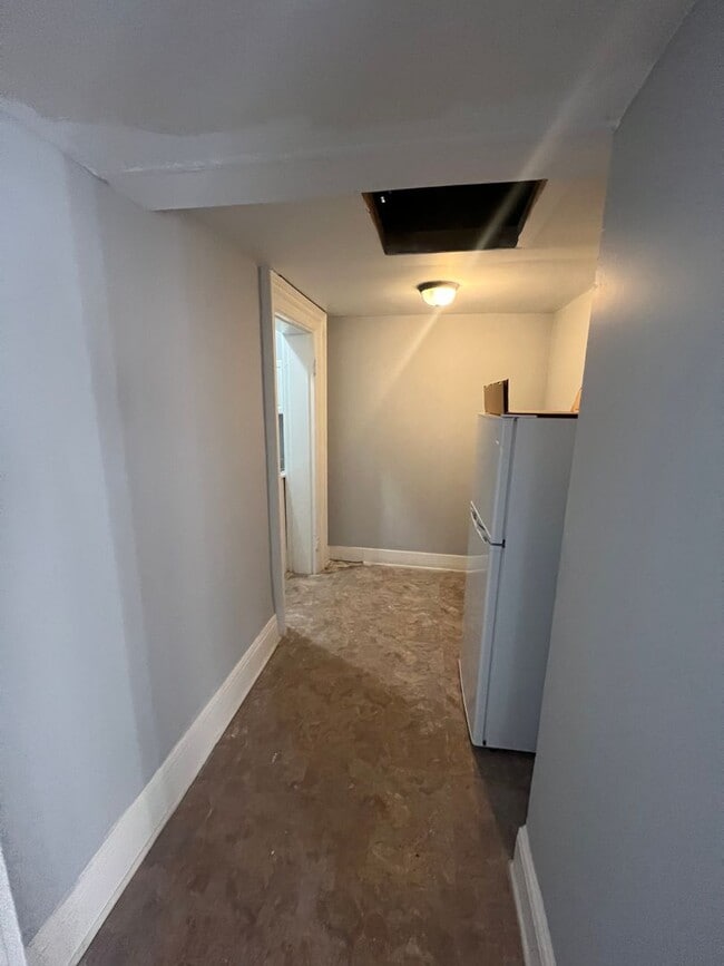 Building Photo - GRY - 1407