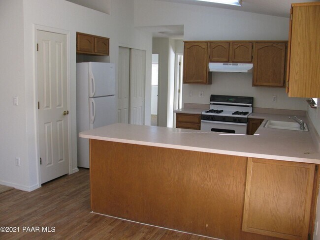 Building Photo - 359 Peregrine Ln