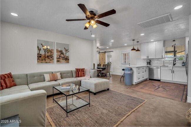 Foto del edificio - 1207 W 15th St