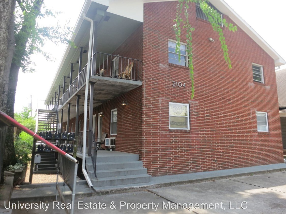 Primary Photo - 2104 Highland Ave