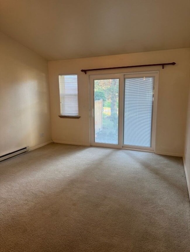 Building Photo - 2 Bdrm 1 bath