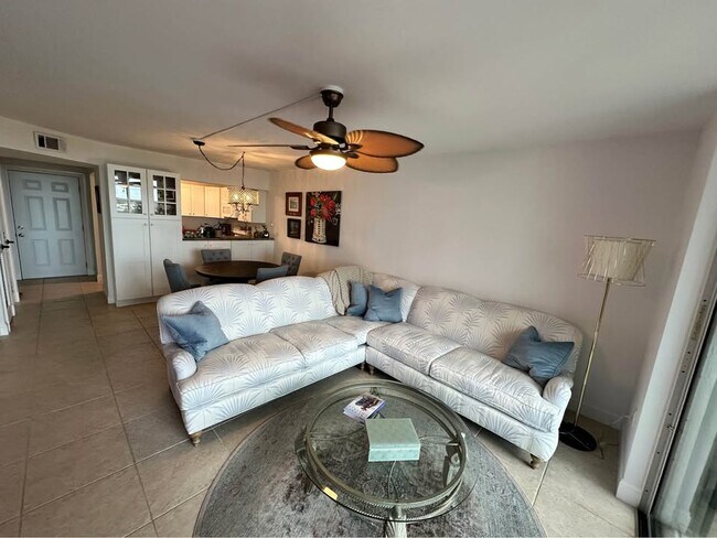 Foto del edificio - 200 Harborview Dr