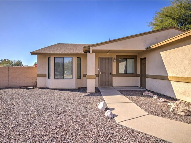 Building Photo - 4 Bedroom, 2 Bath