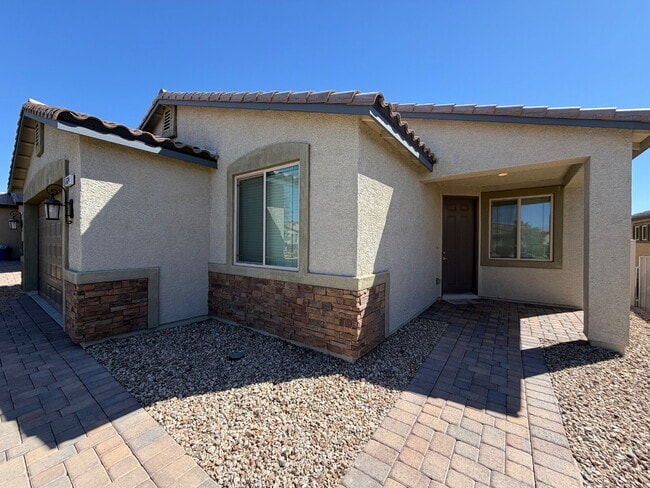 Building Photo - Single-Story 4-Bedroom Home with Open Living Space and 2-Car Garage