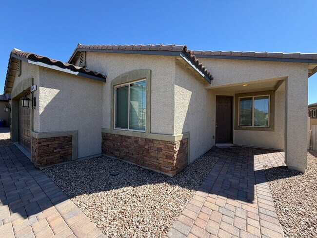 Foto del edificio - Single-Story 4-Bedroom Home with Open Living Space and 2-Car Garage