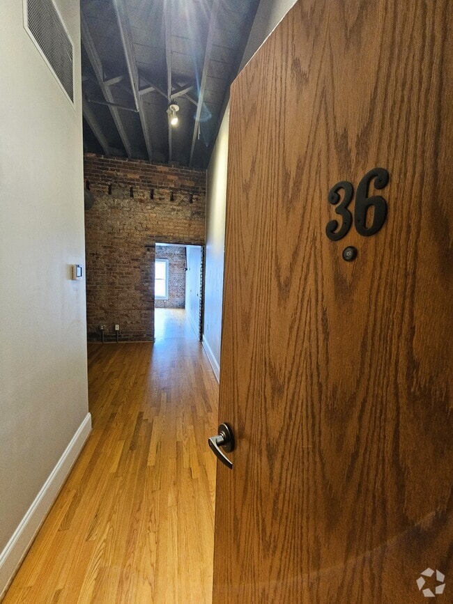Building Photo - 1417 Market St