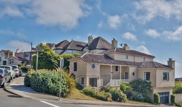 Building Photo - 2 Fernwood Dr