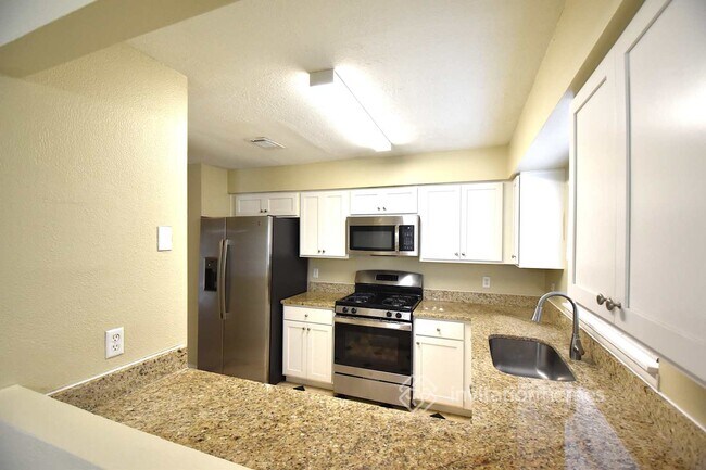 Building Photo - 9 N Aurora Dr