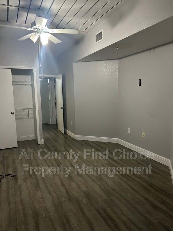 Building Photo - 2320 W Azeele St