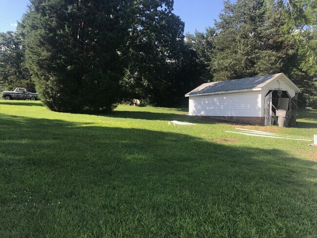 Foto del edificio - Very Cute and Recently Remodeled 2 Bed 1 B...