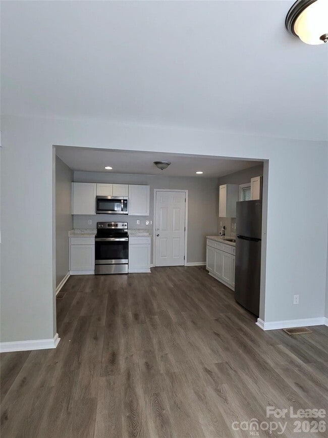Building Photo - 6817 Deanwood Pl