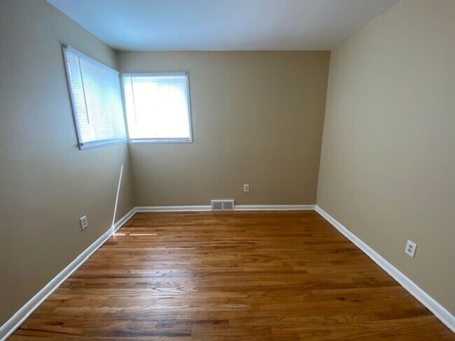 Foto del edificio - 1724-1726 Tanglewood Dr Akron OH 44313 MFH2