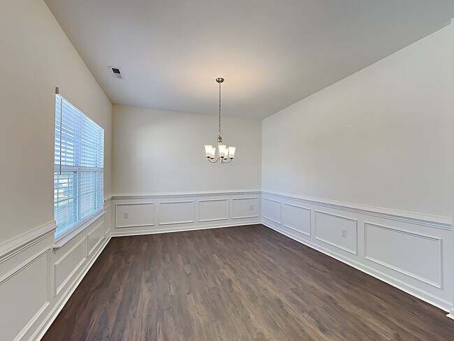 Building Photo - 6145 Watsonia Drive