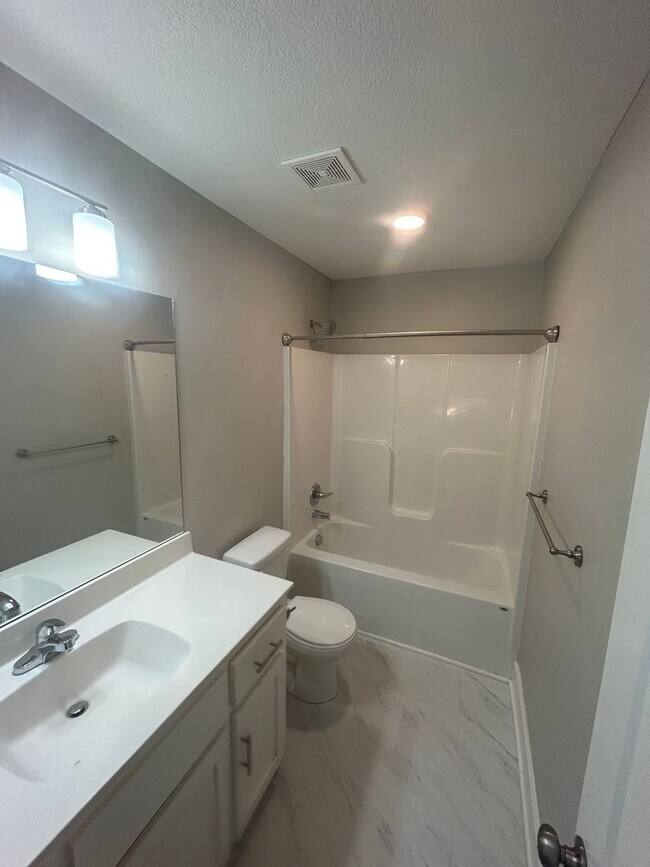 Foto del edificio - Coming November 2025! Spacious 4 Bed / 2 Bath Home for $1,925/Month