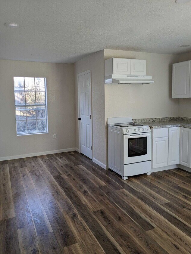 Foto principal - 4602 Centralia Dr