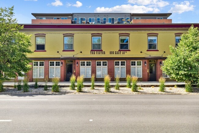 Building Photo - 800 E 18th Ave