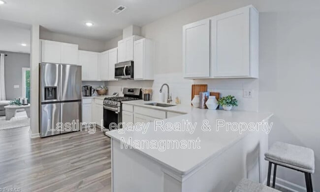 Building Photo - 3134 Fall Hls Dr