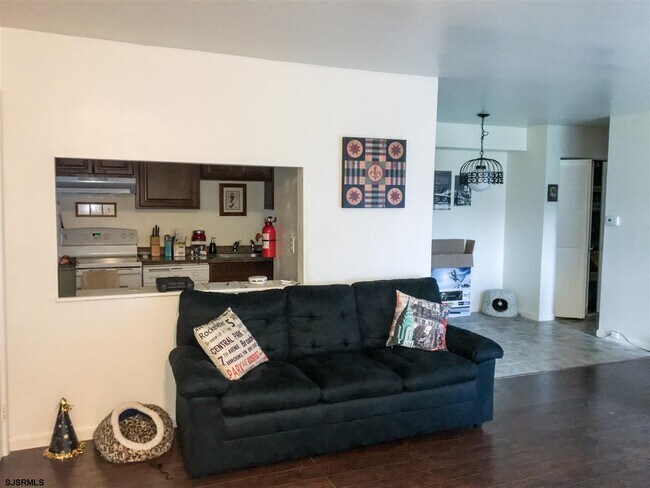Building Photo - 205 Pico Ct