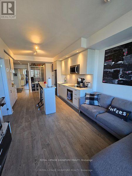 Building Photo - 1928 Lake Shore Blvd W