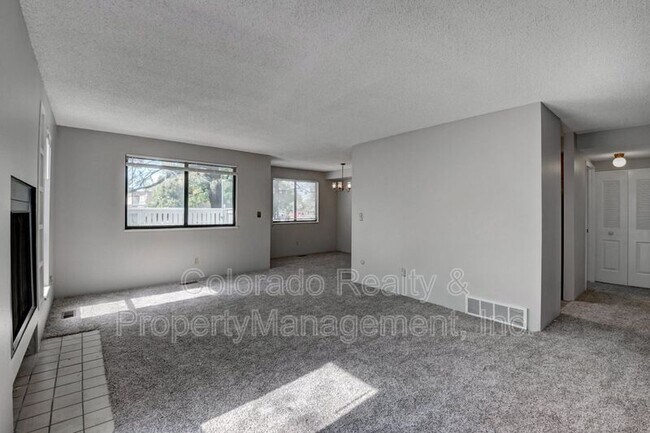 Foto del edificio - 1110 S Monaco St Pkwy