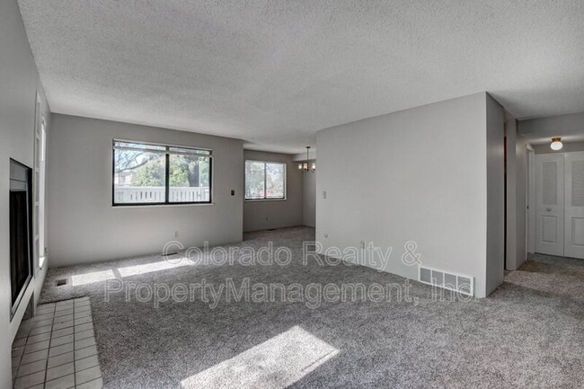 Building Photo - 1110 S Monaco St Pkwy