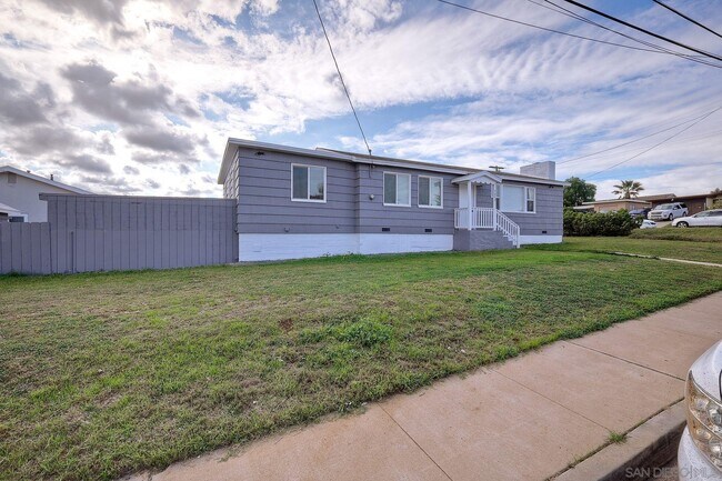 Building Photo - 1353 Donax Ave