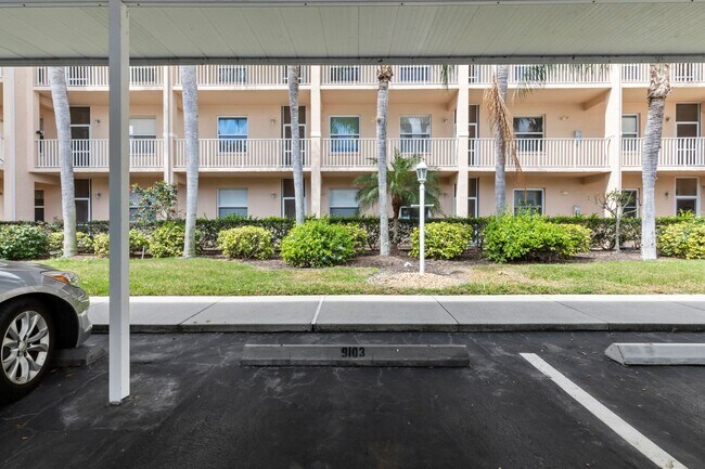 Foto del edificio - 8750 Olde Hickory Ave