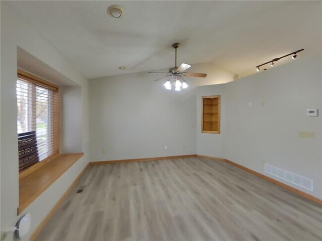 Foto del edificio - 2661 Oak Ridge Dr