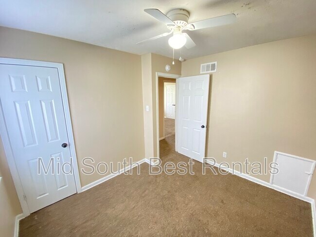 Building Photo - 1521 Mary Jane Ave