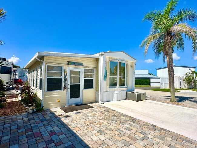 Building Photo - 9751 S Ocean Dr