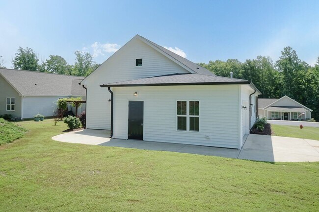 Building Photo - Comfort and Space with Easy Access to the ...