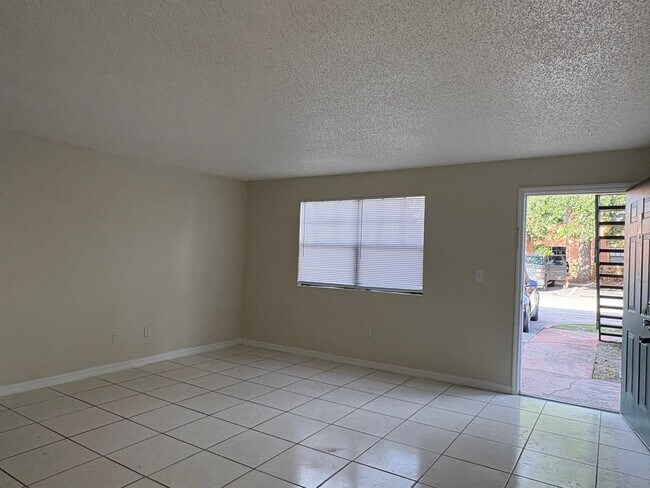 Foto del edificio - 2bed/1bath condo ready August 2025 only $1...