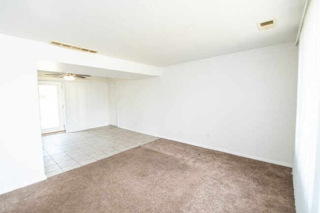 Foto del edificio - 2 bed 1 bath duplex in Portage